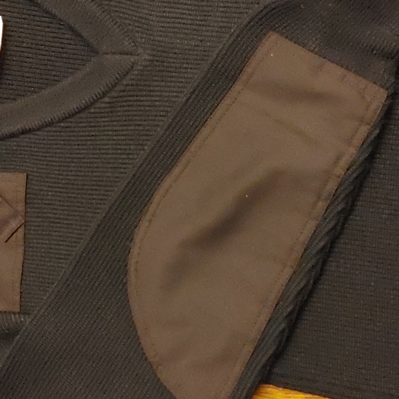 Men's Rib knit 100% Acrylic Pull Over with Epaulet Detail Size Medium - Picture 4 of 8